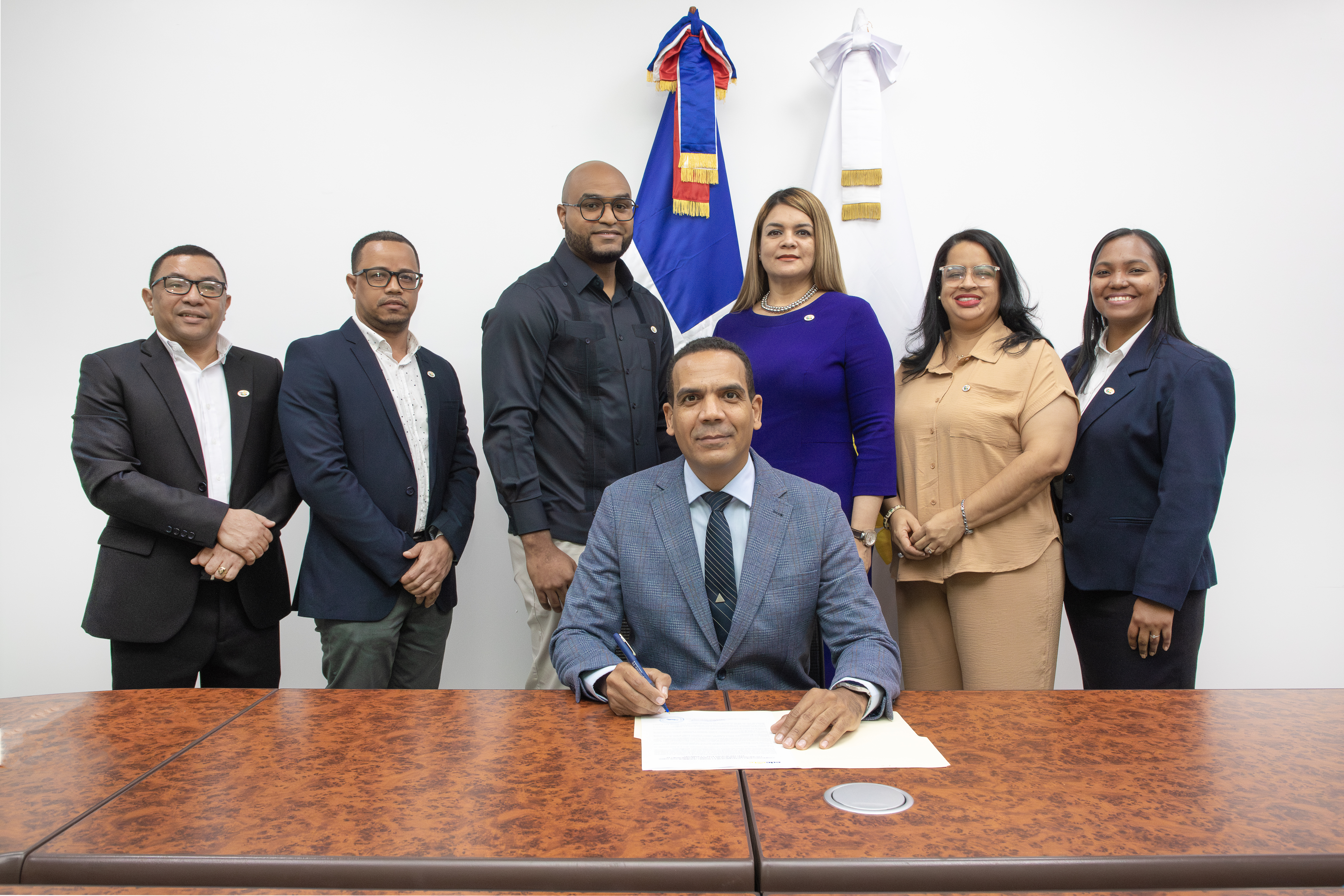 COMPROMISO POR LA INTEGRIDAD DE LA MÁXIMA AUTORIDAD ANTE TODOS LOS SERVIDORES PÚBLICOS DE LA EMPRESA DISTRIBUIDORA DE ELECTRICIDAD DEL ESTE, S.A (EDEESTE)