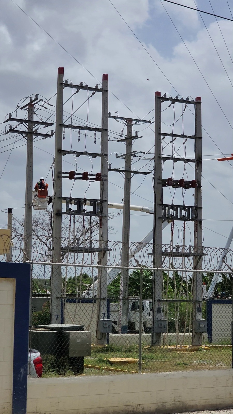 Edeeste informa trabaja para mitigar interrupciones por sobrecarga en circuito EBRI03 que afecta residenciales de San Isidro