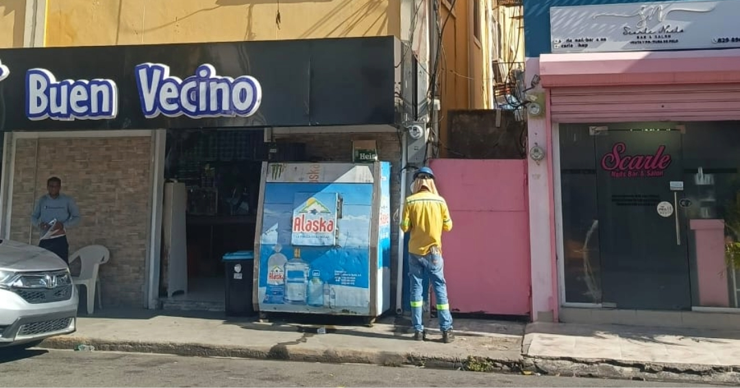 EDEEste desmantela por segunda ocasión conexiones irregulares en edificio del sector Corales del Sur